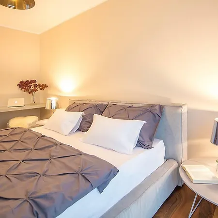 Deluxe Apartment *